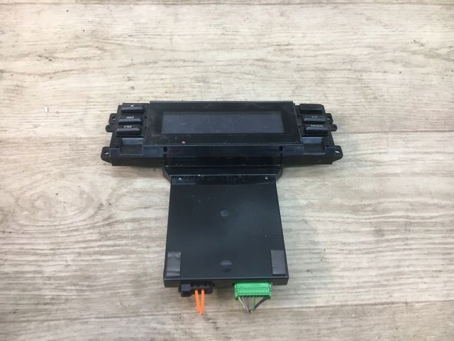 VOLVO S80 XC70 V70 WYŚWIETLACZ MONITOR RADIA 31328828