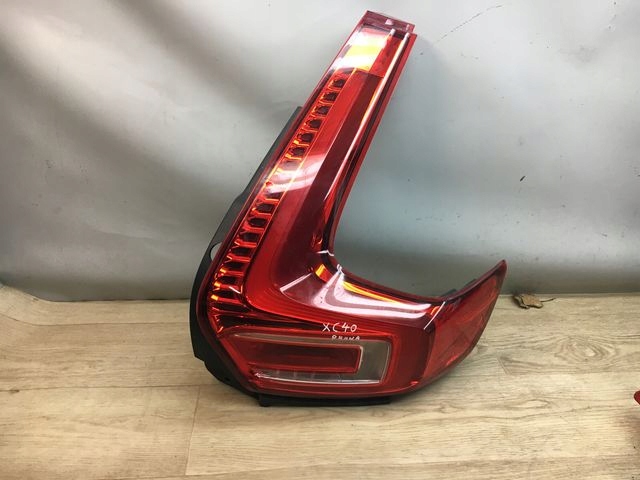 VOLVO XC40 LAMPA PRAWA TYLNA 31446791