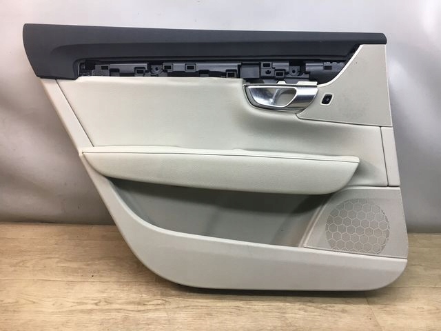 VOLVO S90 LONG BOCZEK TAPICERKA DRZWI PRAWY TYŁ 31447060