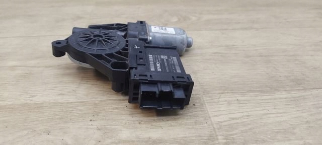 VOLVO XC40 XC60 II XC90 II S90 SILNICZEK SZYBY PRAWY TYŁ 31674760