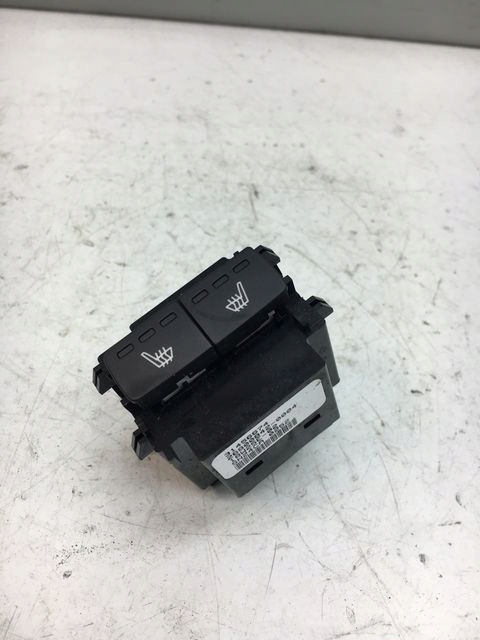 VOLVO XC40 PRZYCISK PODGRZEWANIA KANAPY 31456674