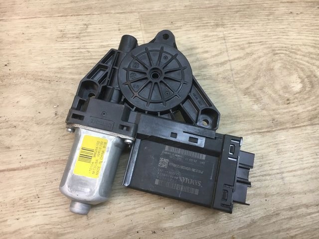 VOLVO S90 V90 SILNICZEK SZYBY LEWY TYŁ 32214071