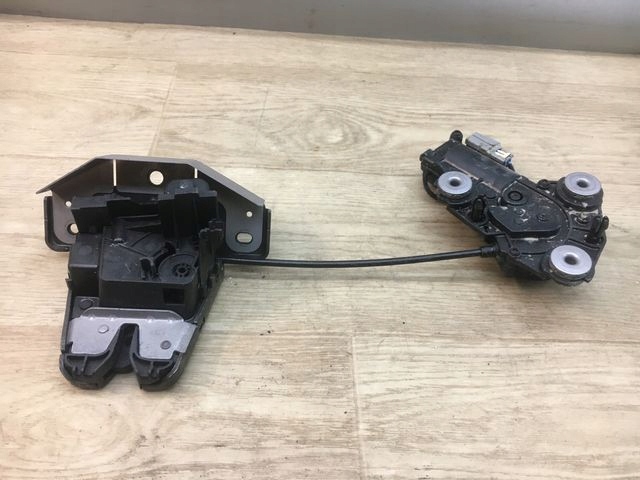 VOLVO S90 V90 ZAMEK KLAPY BAGAŻNIKA 31484599