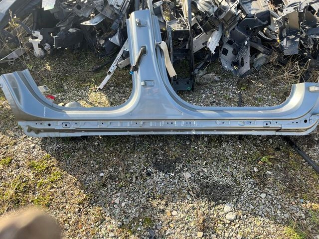 VOLVO XC90 PRÓG PRAWY