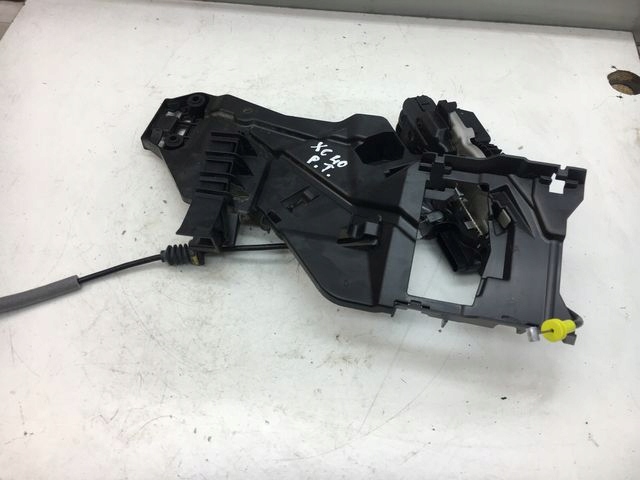 VOLVO XC40 ZAMEK DRZWI PRAWY TYŁ 31462447