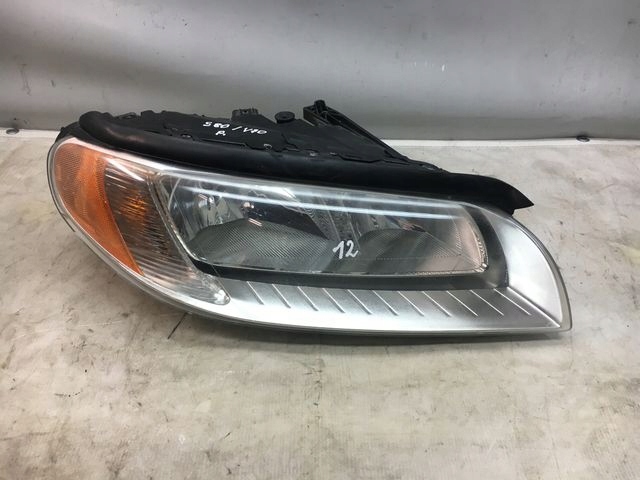 VOLVO V70 S80 LAMPA PRAWA PRZEDNIA