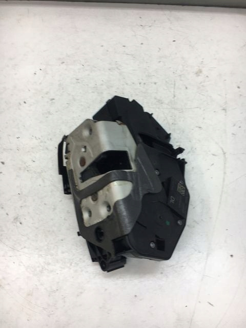 VOLVO V60 ZAMEK DRZWI PRAWY TYŁ 31301748