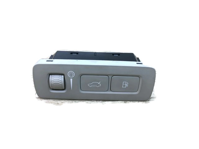 VOLVO XC40 PRZYCISK OTWIERANIA KLAPY BAGAŻNIKA 31481438