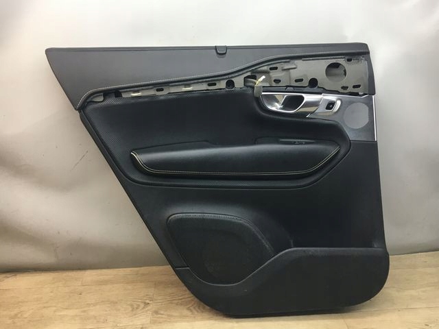 VOLVO XC90 II BOCZEK DRZWI LEWY ROLETA 31393115