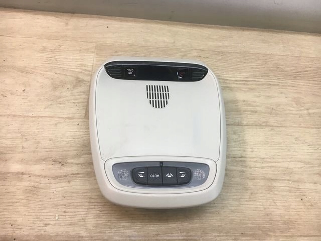 VOLVO XC40 LAMPKA PODSUFITKI 31419483