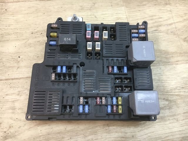 VOLVO XC60 II XC90 II SKRZYNKA BEZPIECZNIKÓW 32322426