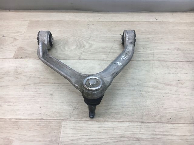 VOLVO V60 WAHACZ GÓRNY PRAWY PRZÓD 31476302