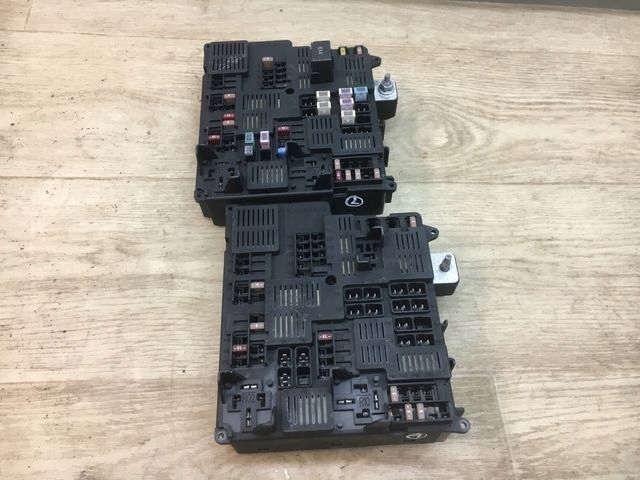 VOLVO XC60 II SKRZYNKA BEZPIECZNIKÓW 32268452