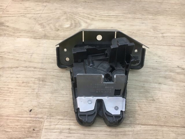 VOLVO XC60 ZAMEK KLAPY BAGAŻNIKA 31484237