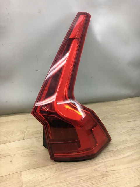 VOLVO V90 LAMPA PRAWA TYLNA USA 32293877