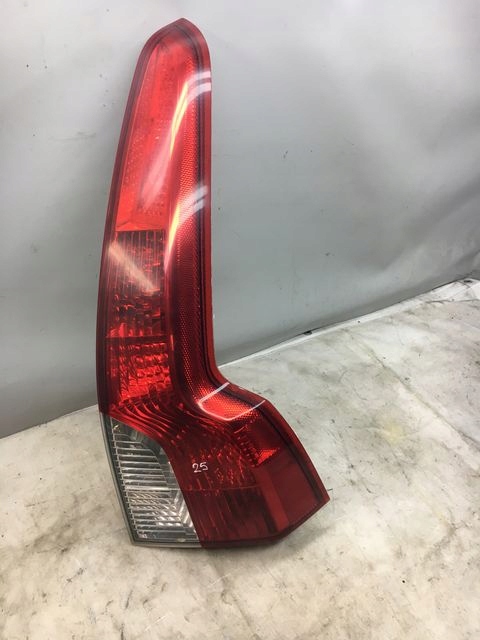 VOLVO V50 LAMPA PRAWA TYLNA 30744542