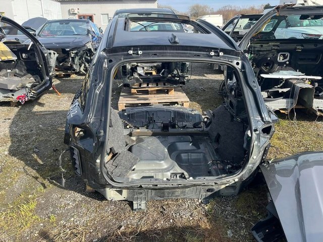 VOLVO XC40 P8 RECHARGE TYŁ BŁOTNIK LEWY PRAWY DACH PANORAMA