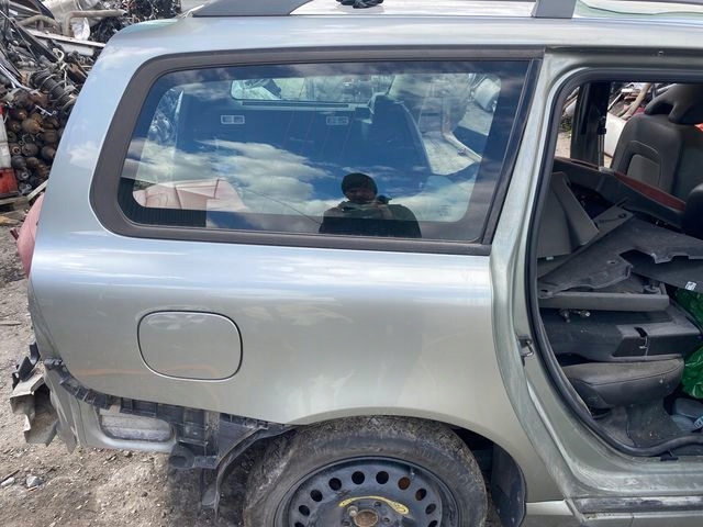 VOLVO V70 III BŁOTNIK PRAWY TYŁ ĆWIARTKA
