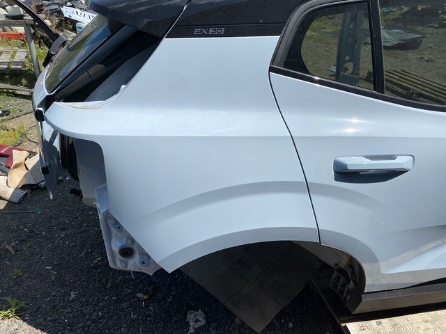 VOLVO EX30 BŁOTNIK PRAWY TYŁ TYLNY 626