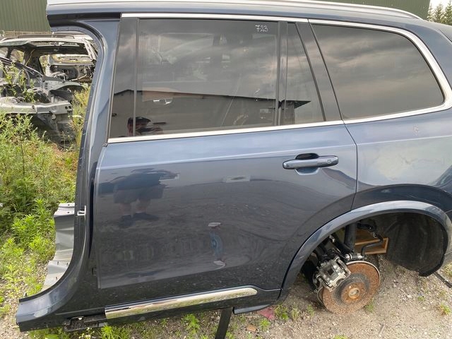 VOLVO XC90 II DRZWI LEWY TYŁ LEWE TYLNE 723