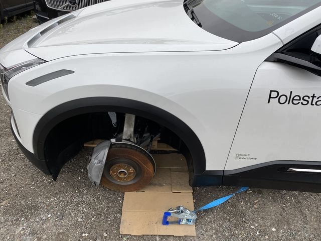 POLESTAR 3 BŁOTNIK LEWY PRZEDNI PRZÓD 707