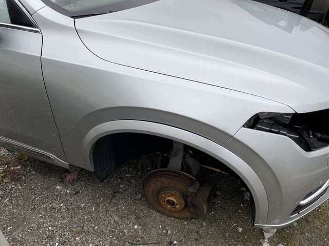VOLVO XC90 BŁOTNIK PRAWY PRZEDNI PRZÓD 711